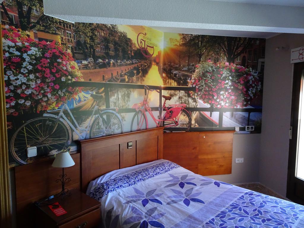 Hostal Gonzalez 구아다라마 외부 사진