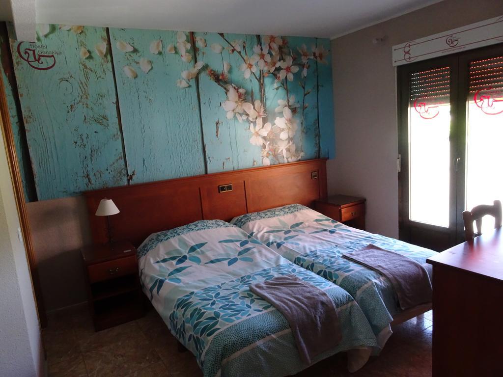Hostal Gonzalez 구아다라마 외부 사진