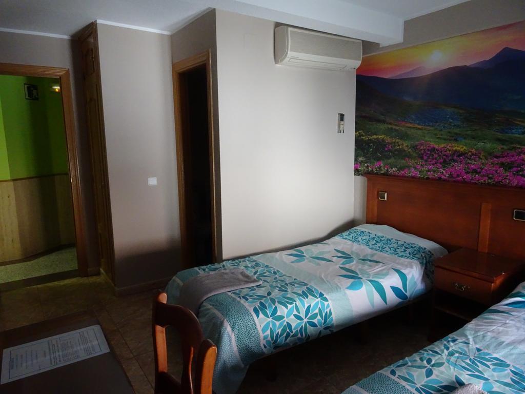 Hostal Gonzalez 구아다라마 외부 사진