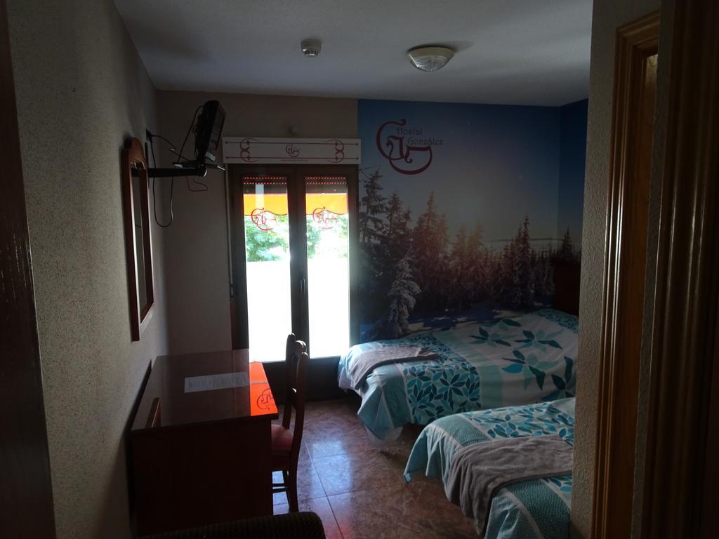 Hostal Gonzalez 구아다라마 외부 사진
